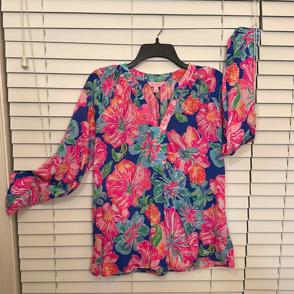 Lilly Pulitzer Small V-neck tunic; vibrant colors - floral, fruit